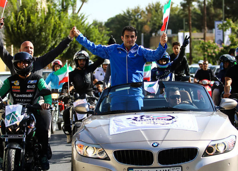 استقبال با BMW از قهرمان المپیک +تصویـر