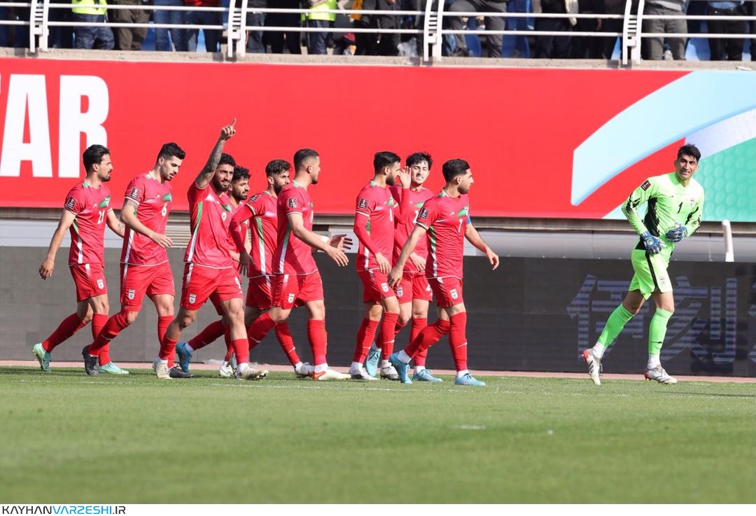 تیم ملی فوتبال در دست دلال ها رها شده است
