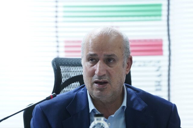 تاج : اگر شعارها قطع نشد داور بازی را تعطیل کند