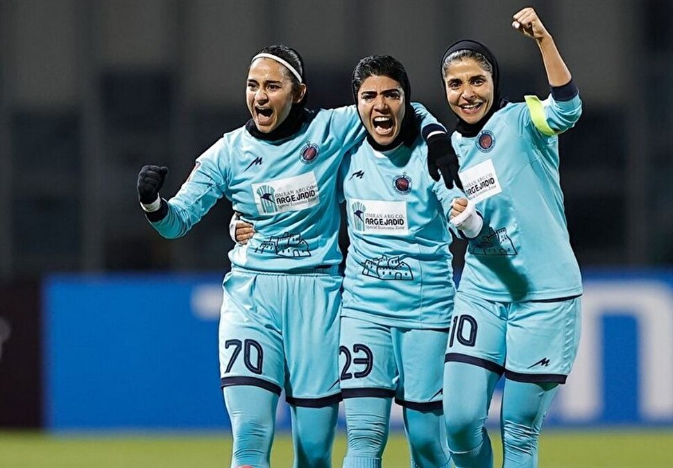 خاتون بم در لیگ برتر فوتبال بانوان قهرمان شد