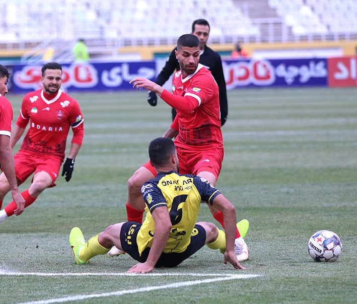 گزارش تصویری دیدار تیمهای پرسپولیس و سپاهان