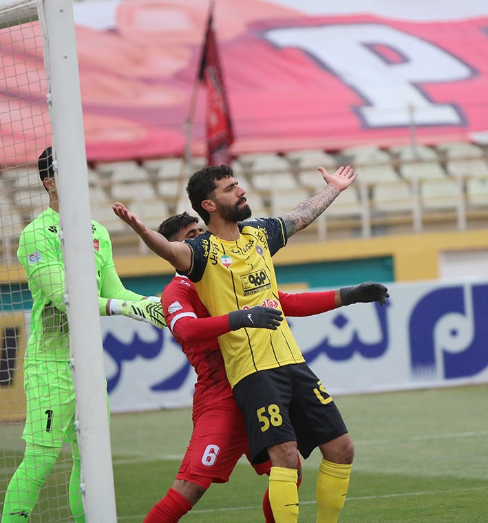 گزارش تصویری دیدار تیمهای پرسپولیس و سپاهان