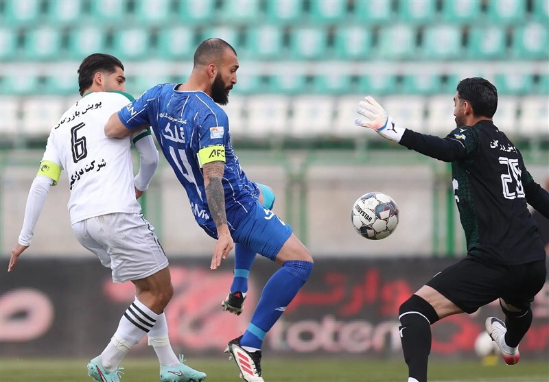 آبیها با این مربی بی هنر و حاشیه ساز به هیچ جا نمیرسند...!