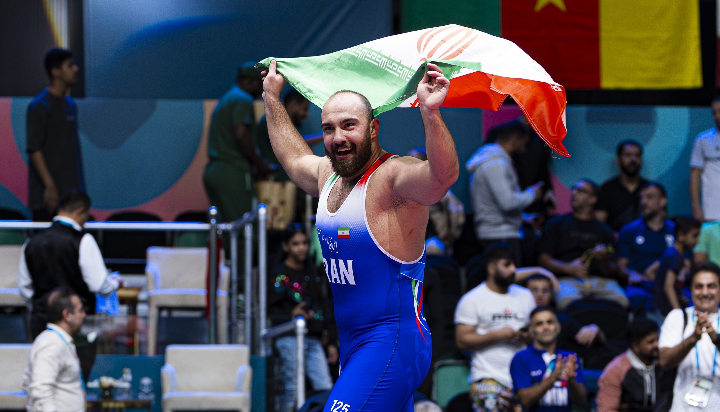 مدیر “دشمن شاد کن” نمی‌خواهیم!