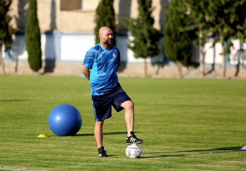 معارفه بختیاریزاده در تمرین استقلال