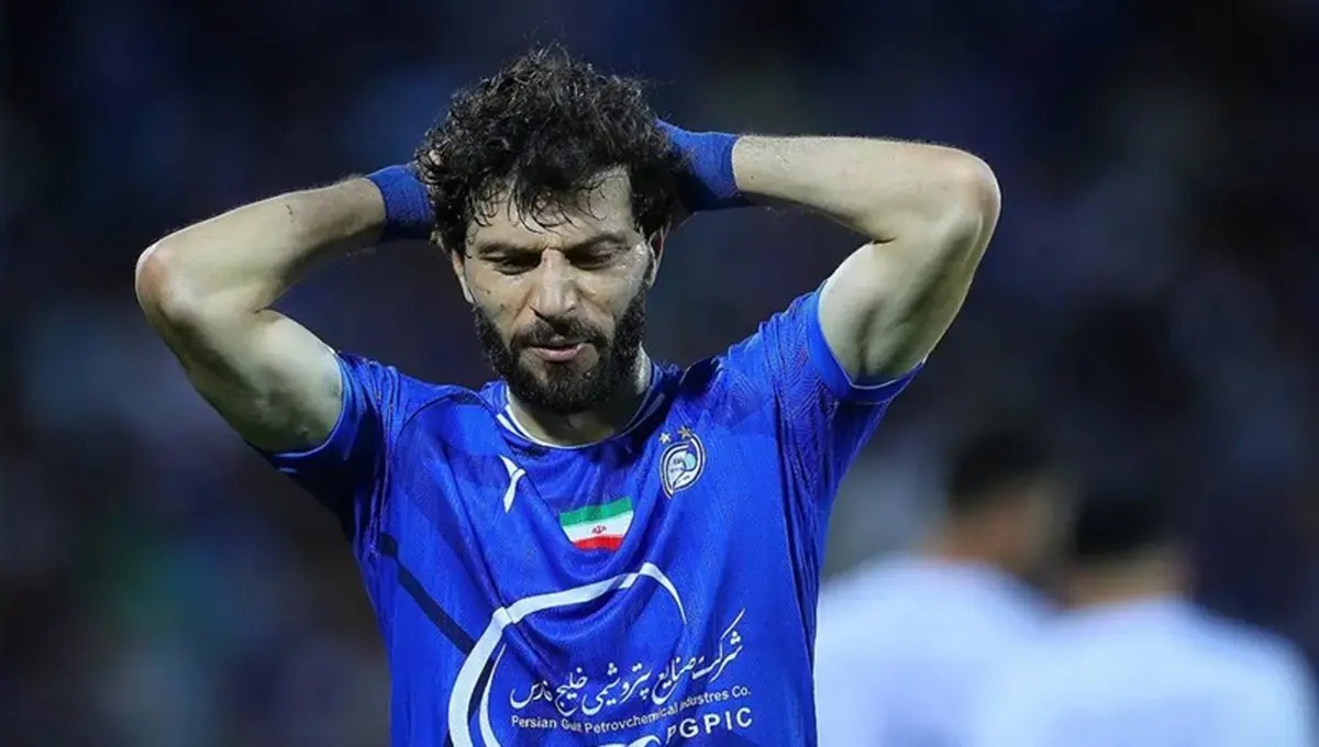 رباط صلیبی هافبک استقلال پاره شد رباط صلیبی هافبک استقلال پاره شد