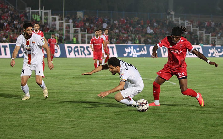 گزارش تصویری دیدار تیم‌های پرسپولیس و فولاد