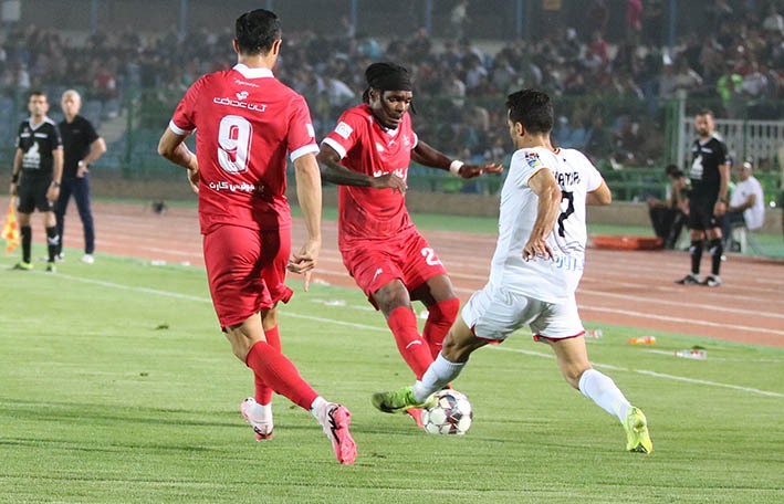 گزارش تصویری دیدار تیم‌های پرسپولیس و فولاد