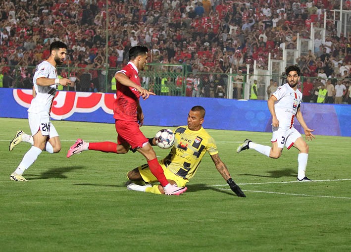 گزارش تصویری دیدار تیم‌های پرسپولیس و فولاد