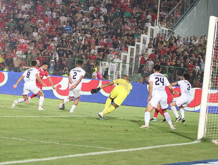 گزارش تصویری دیدار تیم‌های پرسپولیس و فولاد