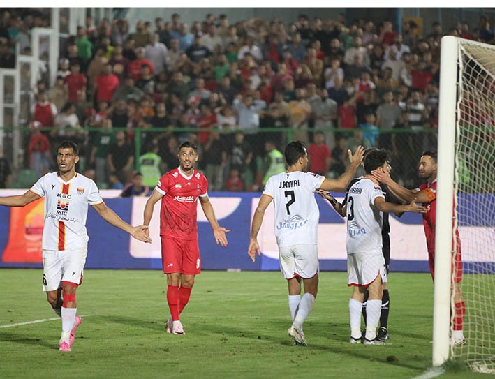 گزارش تصویری دیدار تیم‌های پرسپولیس و فولاد