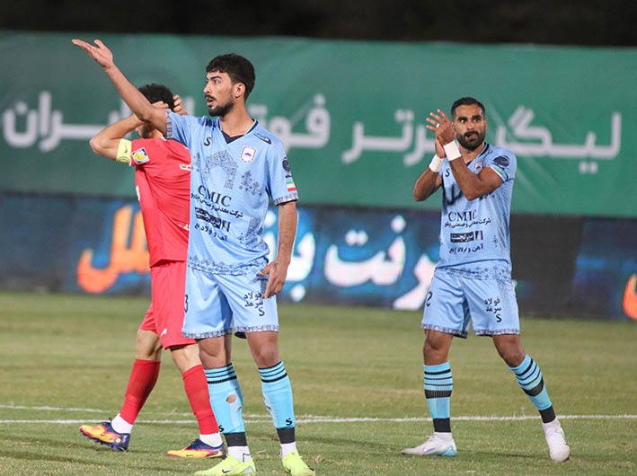 گزارش تصویری دیدار تیم‌های فجر سپاسی و پرسپولیس