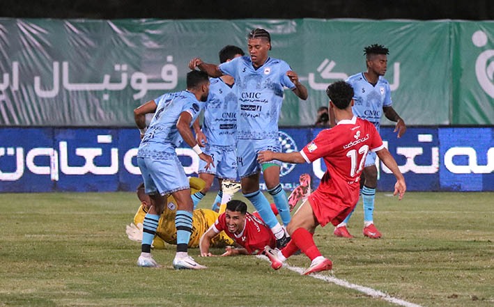 گزارش تصویری دیدار تیم‌های فجر سپاسی و پرسپولیس