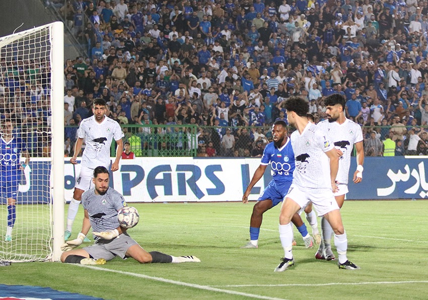 گزارش تصویری دیدار تیم‌های استقلال تهران و ذوب‌آهن اصفهان