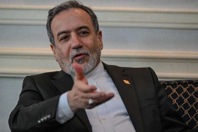 وزیر امور خارجه: برای استقلالی‌ها احترام قائل هستم