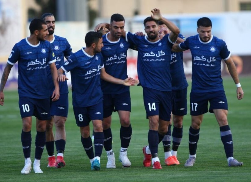 گلگهر با غلبه بر چادرملو صدرنشین شد