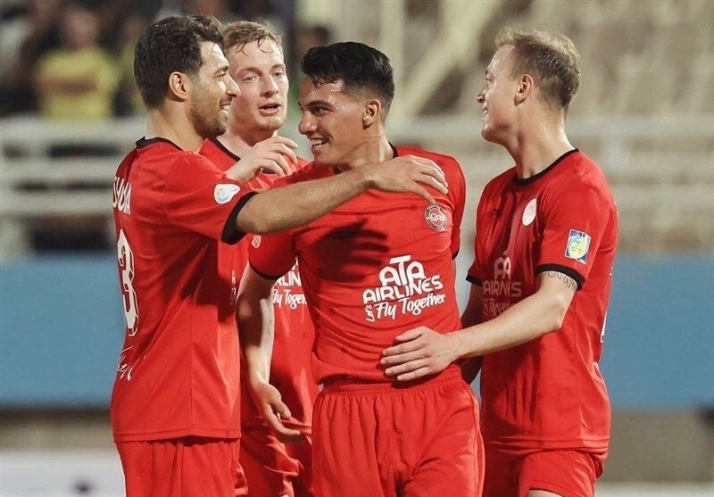 تاخت و تاز تراکتور قبل از صف آرایی برابر پرسپولیس