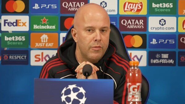 پاسخ اشلوت به سخنان تند صلاح