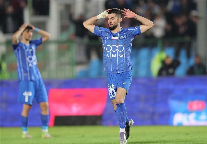 استقلال در تور ملوان گرفتار شد