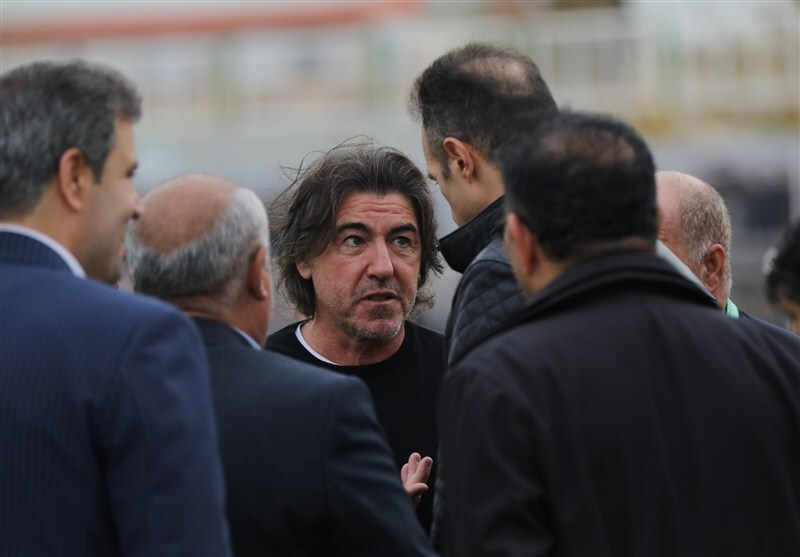 ساپینتو: خواستم با مربی حریف دست بدهم مرا هُل دادند!