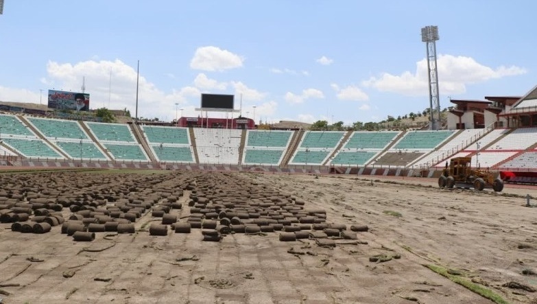 باشگاه تراکتور: چمن خراب شود خسارتش را میدهیم!