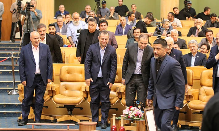 گزارش مراسم بهترین های ورزش سال با عنوان ((قهرمان ایران))