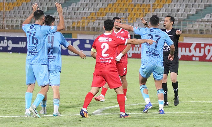 گزارش تصویری دیدار تیمهای چادر ملوی اردکان و پرسپولیس تهران