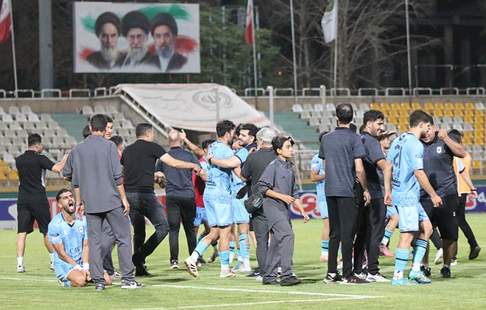 گزارش تصویری دیدار تیمهای گل گهر سیرجان و چادر ملوی اردکان