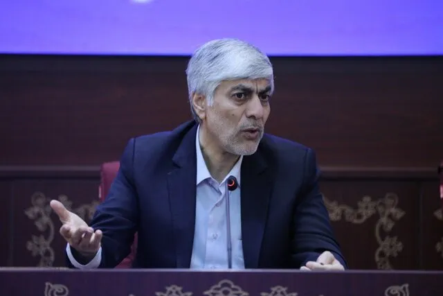 وزیر ورزش: ۵ درصد استقلال و پرسپولیس به پیشکسوتان واگذار می شود
