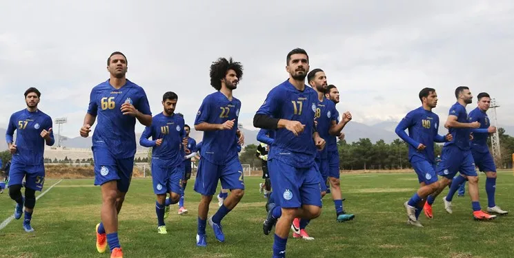 گزارش تمرین استقلال/مهاجم آبی‌پوشان سرمربی تیم را سرنگون کرد!