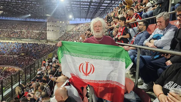 پرچم ایران در بازی میلان و یوونتوس برافراشته شد