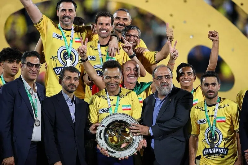 مورایس از سپاهان درخواست استعفا کرد