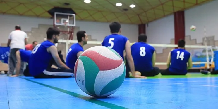 اهدای مدال طلا بازیکن والیبال نشسته به پرستاران