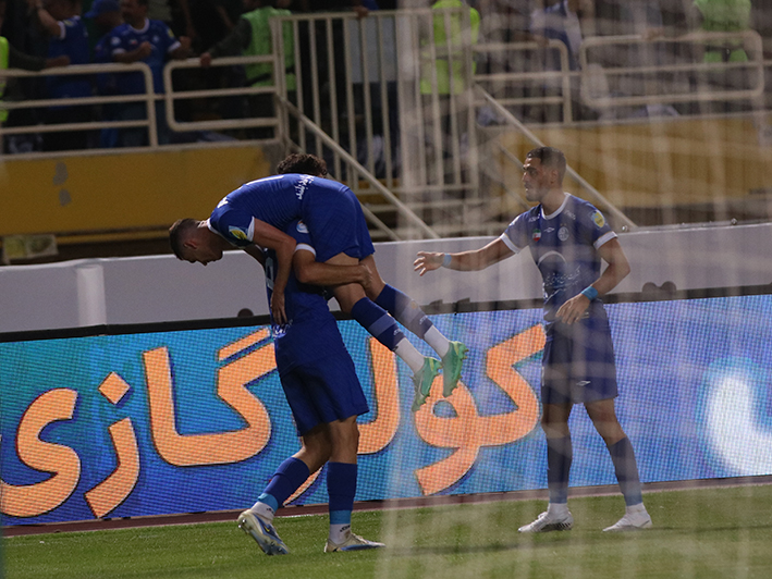گزارش تصویری دیدار تیم های استقلال و پرسپولیس