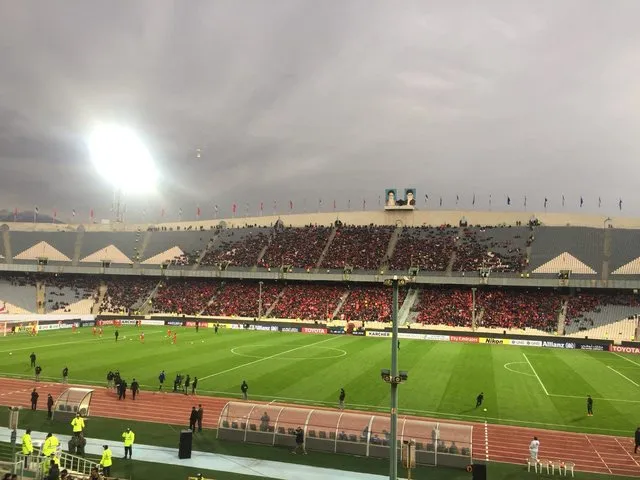 شعار هواداران پرسپولیس علیه کروش در آزادی!