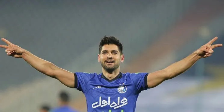 مهدی‌پور در جمع آبی پوشان ماندنی شد