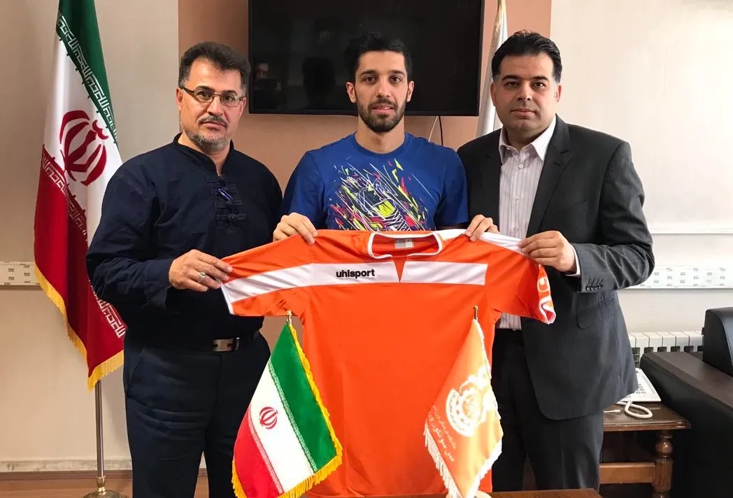 رسمی / سنگ سفیدی در مس ماندنی شد