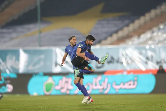 فولاد و گل‌گهر مشتری هافبک استقلال