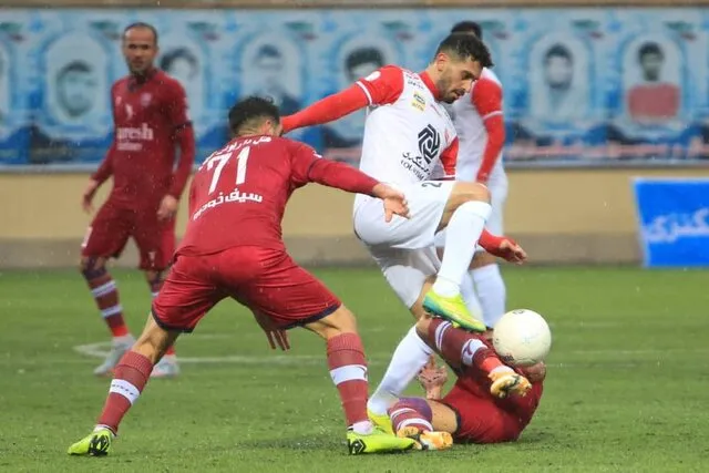 دیدار پرسپولیس و ذوب‌آهن به تعویق افتاد