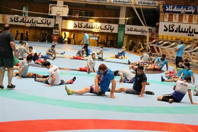 آغاز اردوی تیم ملی کشتی آزاد با حضور ۱۷ کشتی‌گیر