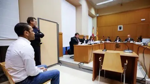 آلوز سکوتش را شکست