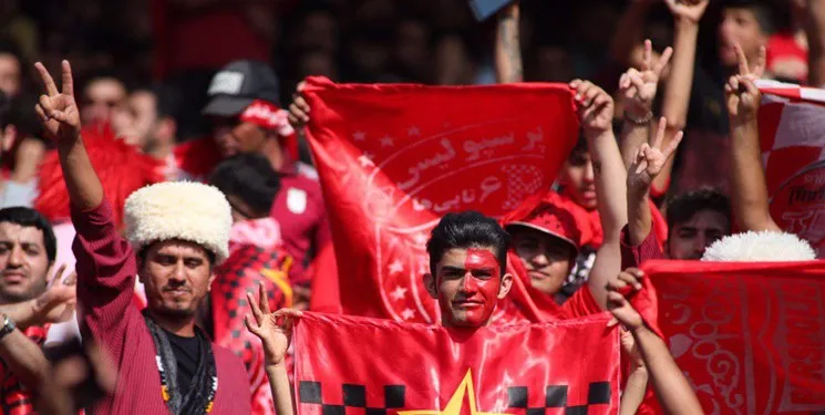 تجمع هواداران پرسپولیس مقابل مجلس