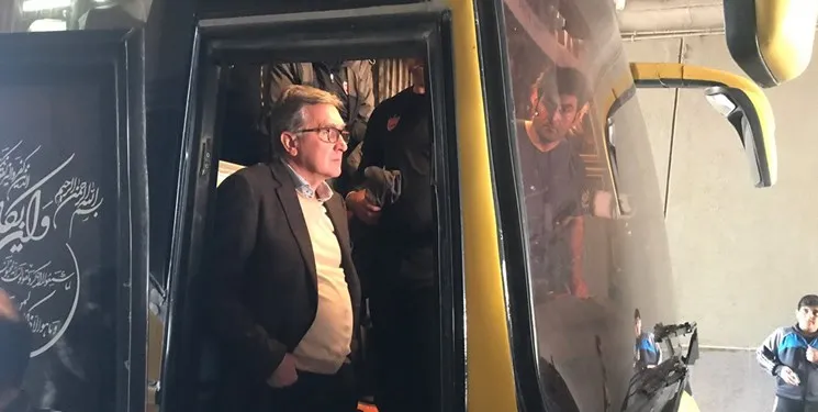 اجازه پیاده شدن بازیکنان پرسپولیس از اتوبوس صادر نشد!