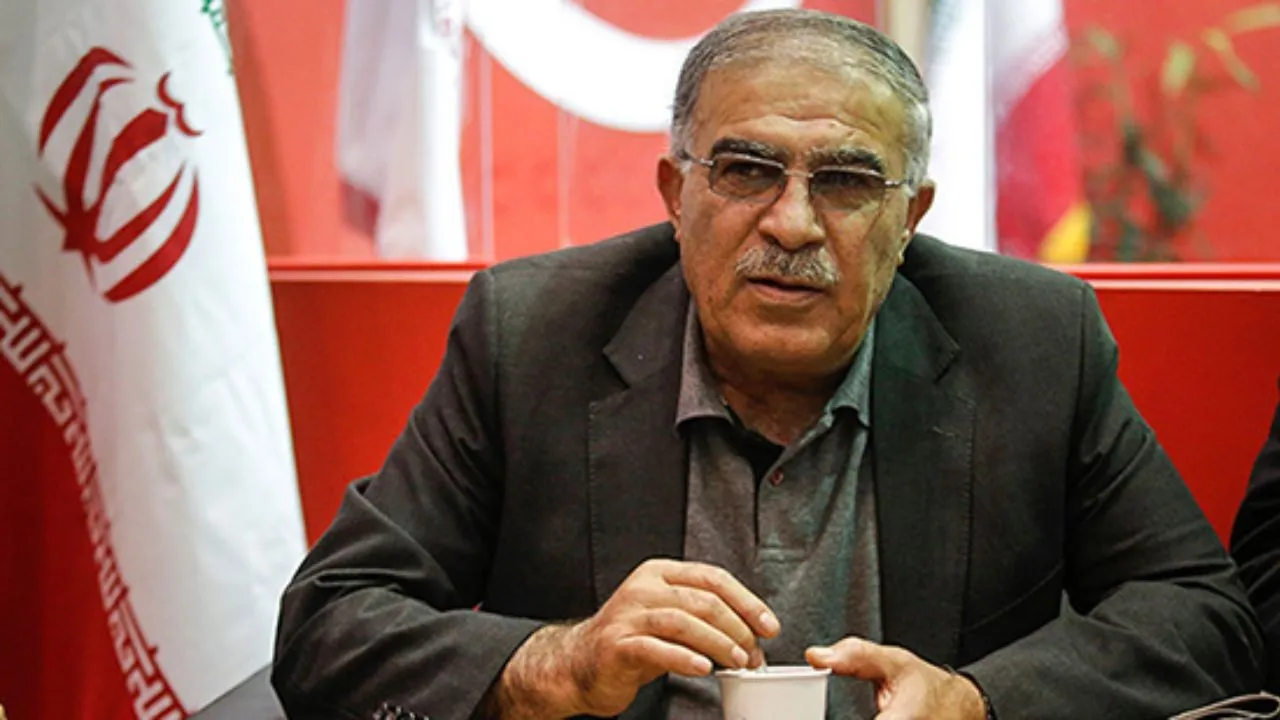 روشن: دولت مى‌خواهد گزینه خودش رئیس فدراسیون فوتبال شود