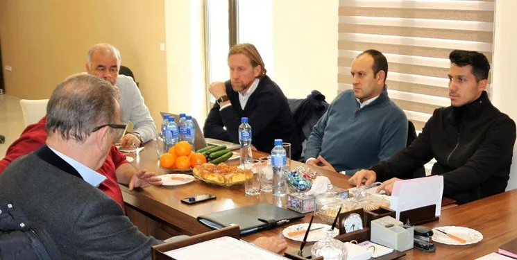 دیدار سرمربی جدید تراکتورسازی با مدیران باشگاه