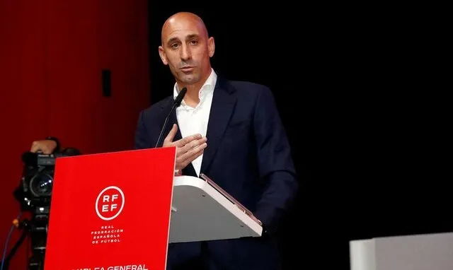 رئیس جنجالی فدراسیون فوتبال اسپانیا ۳ ماه تعلیق شد