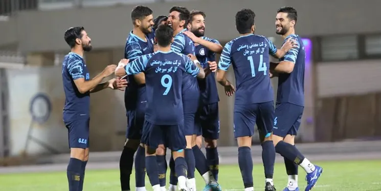 شاگردان عنایتی برابر گل‌گهر تسلیم شدند