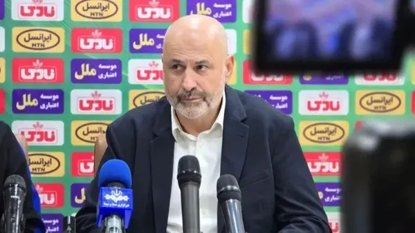 حضور بوژوویچ در باشگاه استقلال برای امضای قرارداد