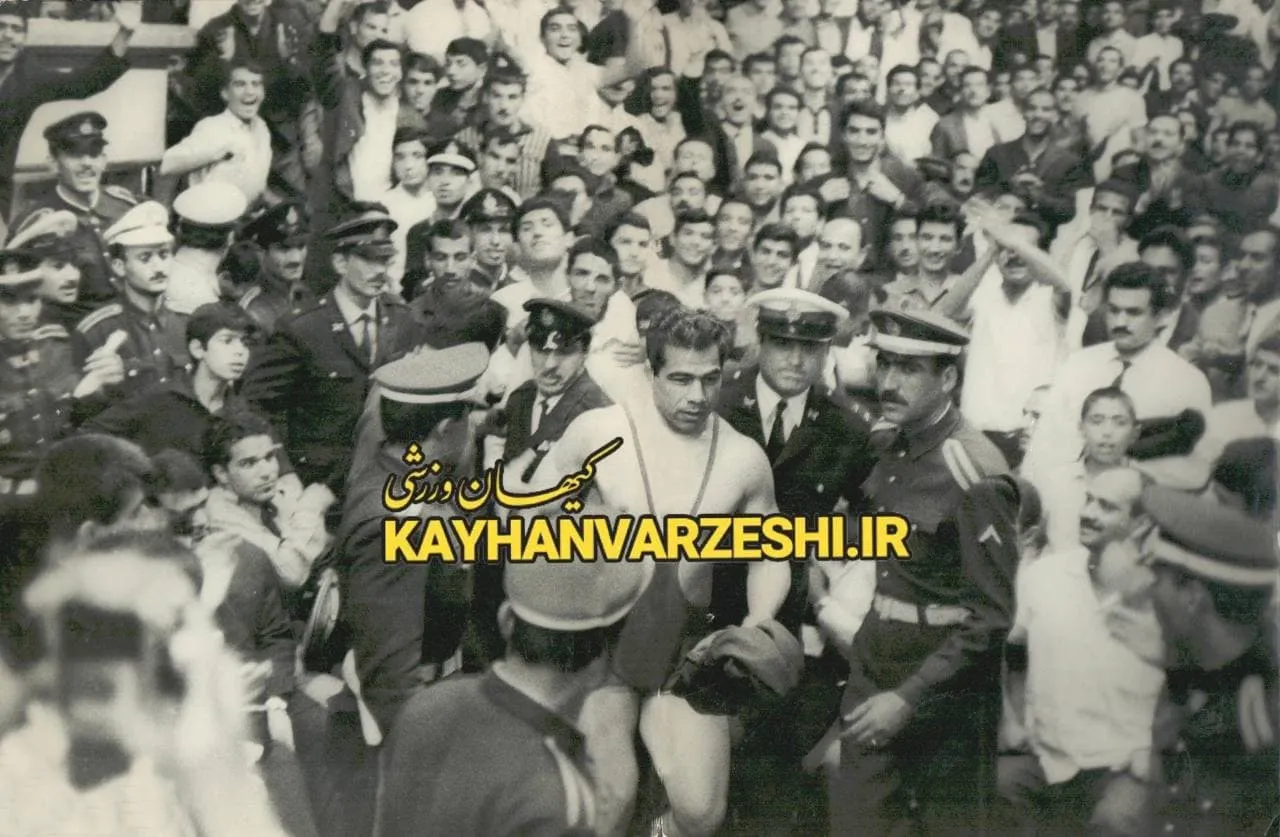 نقره ای که بر سینه او طلا شد؛ طلایی که بر گردن اینان «مفرغ» هم نیست!