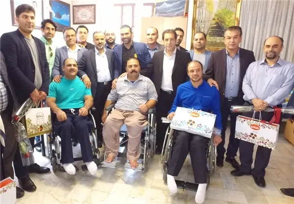 اقدام خداپسندانه پیشکسوتان سرخابی‌ها در ملاقات با جانبازان دفاع مقدس